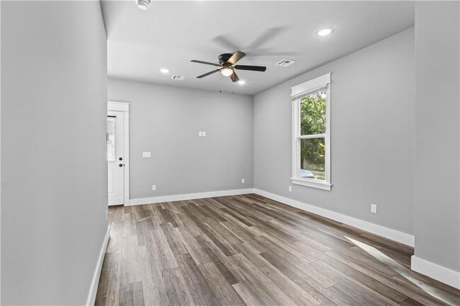 Photo - 772 S Locust Ave