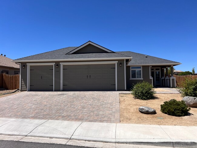 Building Photo - 3 Bedroom 2 Bath Home in Fernley