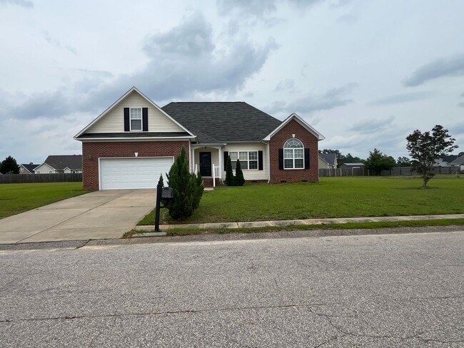 Very nice 4 bed/2 bath home in Raeford - Very nice 4 bed/2 bath home in Raeford