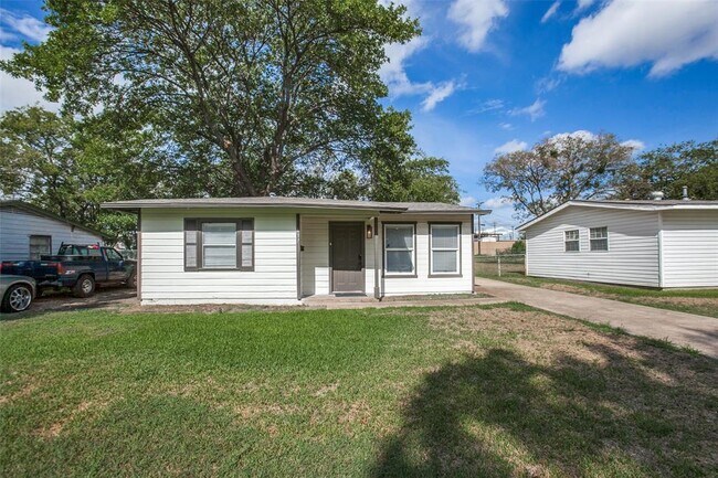 Photo - 637 N 4th St