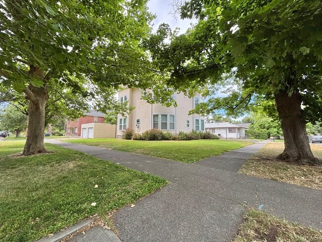176 S Chestnut St Unidad 8