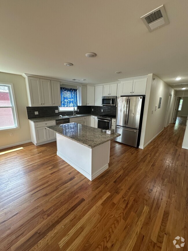 Building Photo - 718 Summer Ave Unit 1 Rental