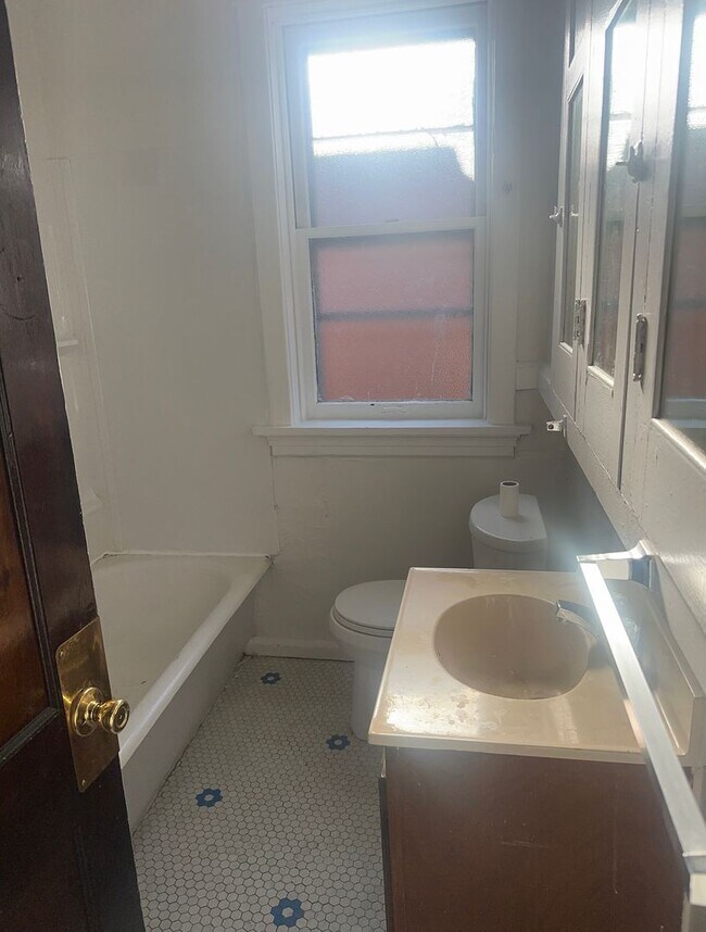 Photo - 5847 Goener Ave Unit 2F (A- U/S)