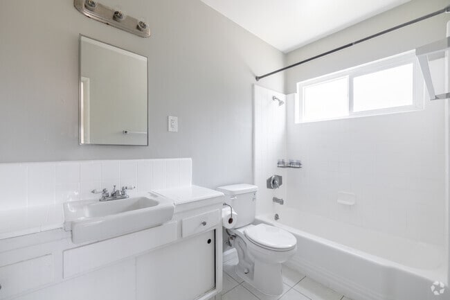 1 habitación, 1 baño - 625 pies cuadrados - Baño