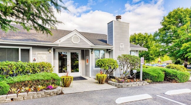 Photo - Crowne Pointe Apartments