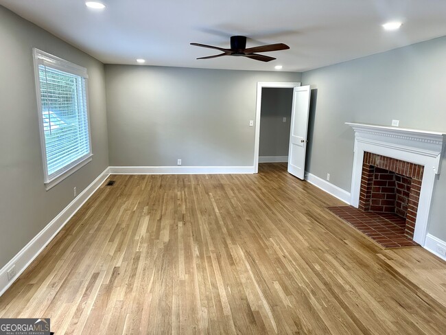 Photo - 716 Bieze St