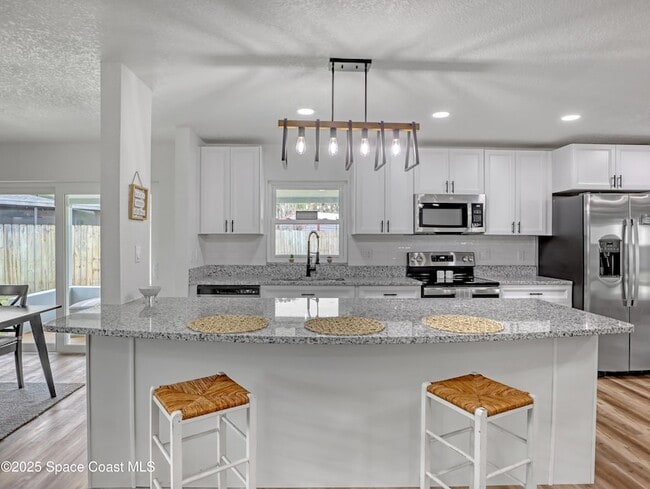 Photo - 872 Sadnet Cir NE