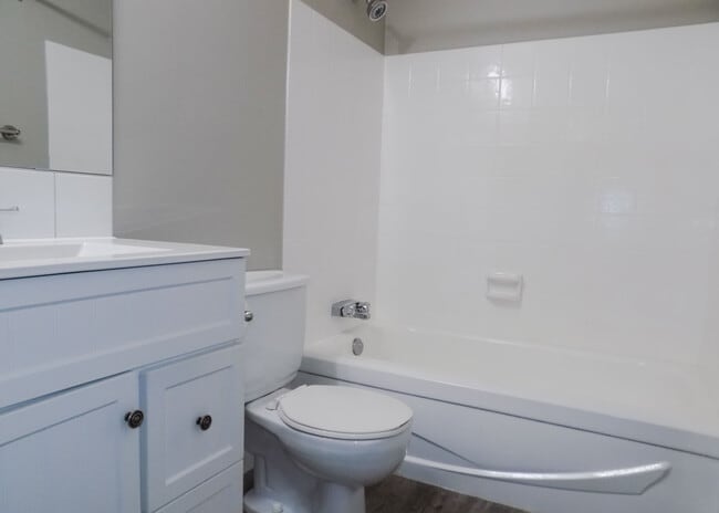 Photo - 8111-8196 StreetBlock D - 323