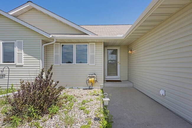 Photo - 1187 Blackhawk Dr SW