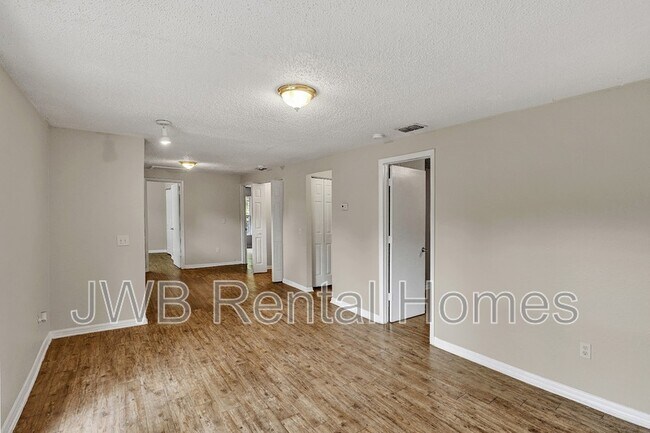 Photo - 485 W 58th St