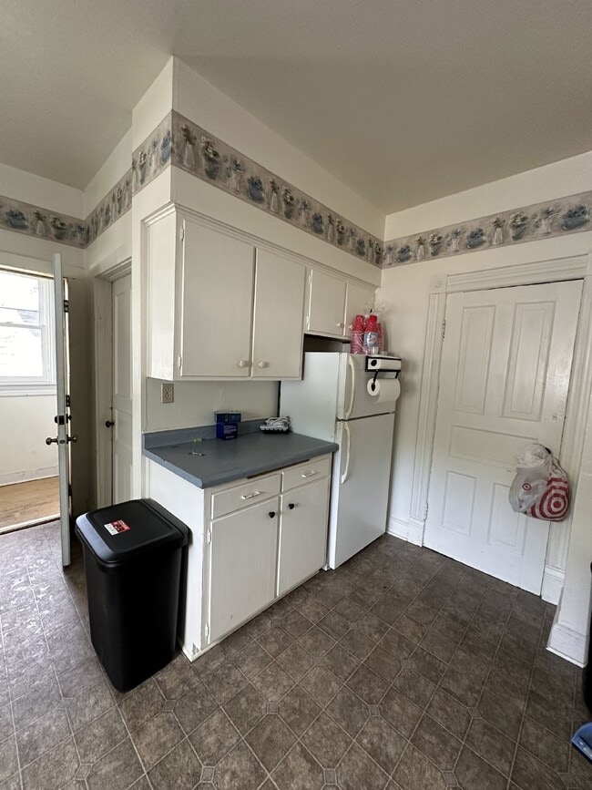 Great 6 bed 3 bath not far from UWEC! Available June 1st