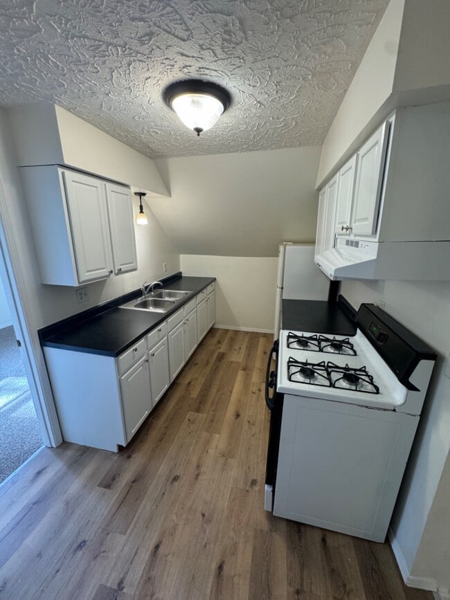 Building Photo - 611 N Mclean St Rental