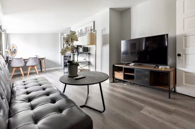 Photo - 731 S Marengo Ave