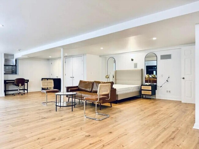 Nice room in a good neighborhood