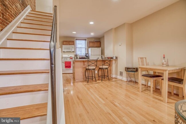 Photo - 1834 Light St