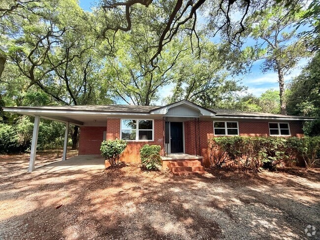 Building Photo - 3 Bed/1.5 Bath Home - Backyard Pond