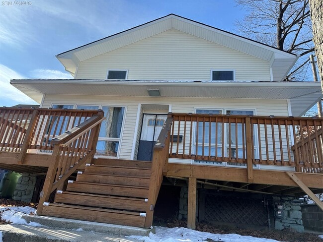 Building Photo - 79 Monhagen Ave