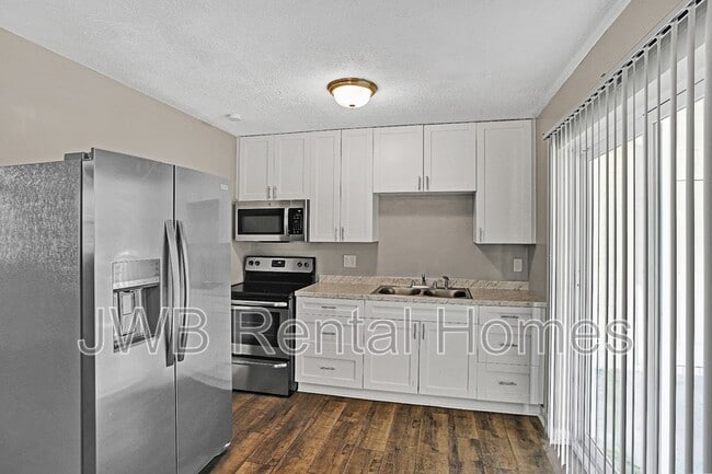 Photo - 2643 Vernon St
