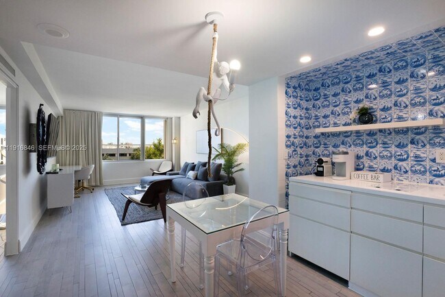 Building Photo - 1100 West Ave Unit 509