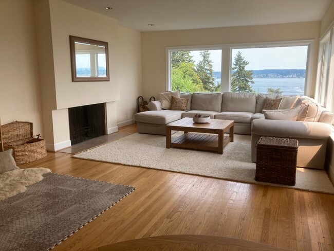 Photo - 3850 50th Ave NE