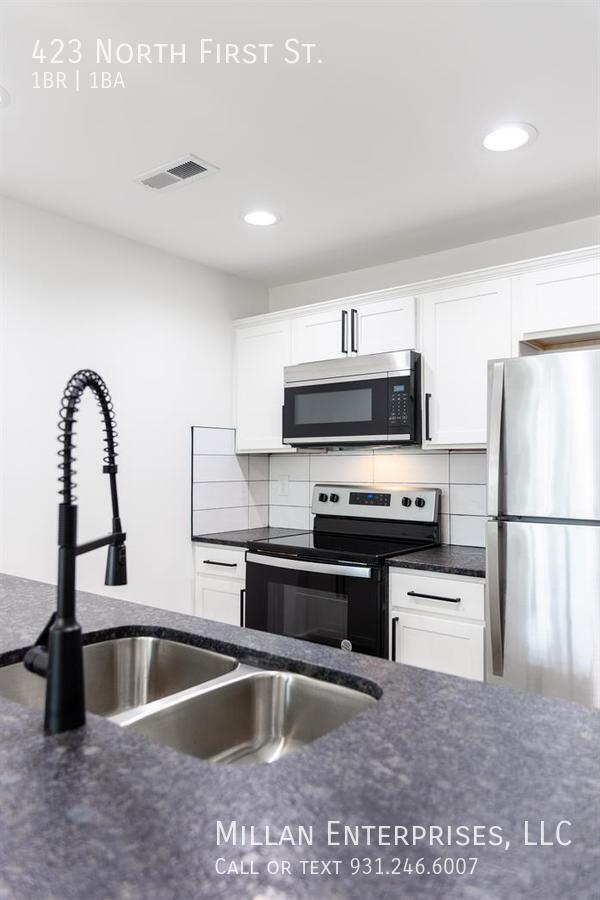 Photo - 423 N 1st St