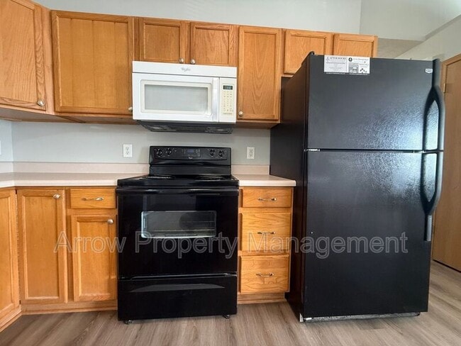 Photo - 330 W Irving St