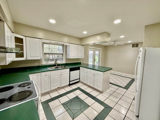 Photo - 1881 Akerswood Cove