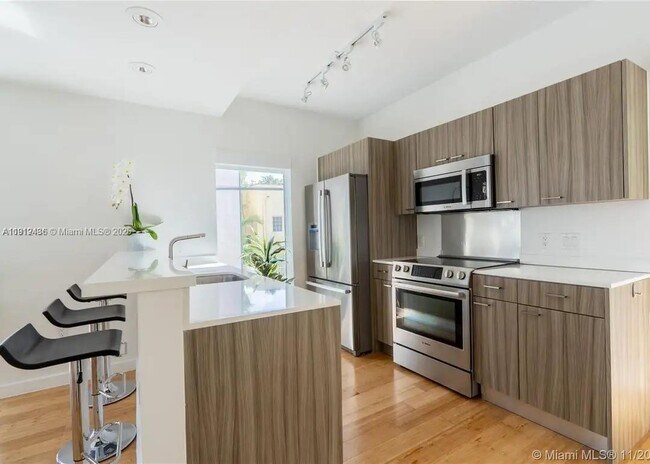 Photo - 619 Meridian Ave Unidad 6