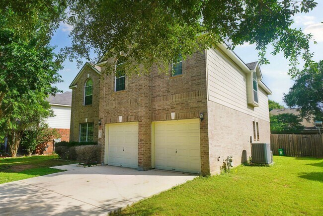 4736 Green Bluff Dr