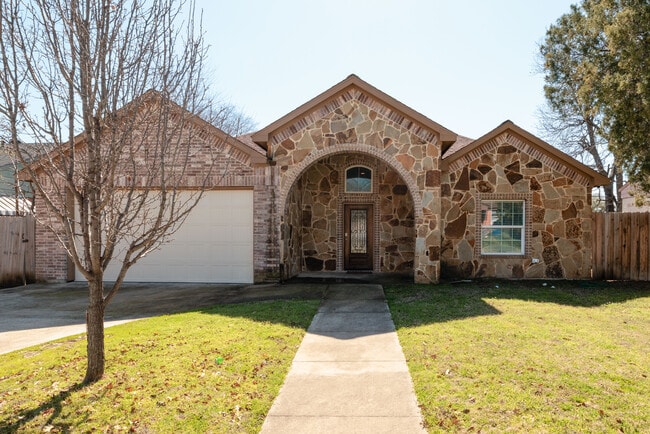 Photo - 3014 Falls Dr