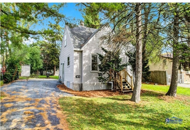 Building Photo - 3 Bedroom in Round Lake Beach