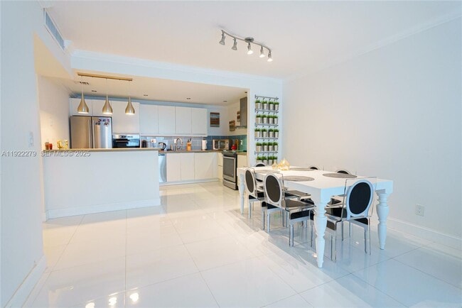 Photo - 19390 Collins Ave Unidad 320