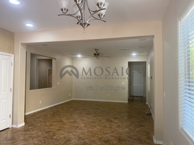 Photo - 952 E Jacob St
