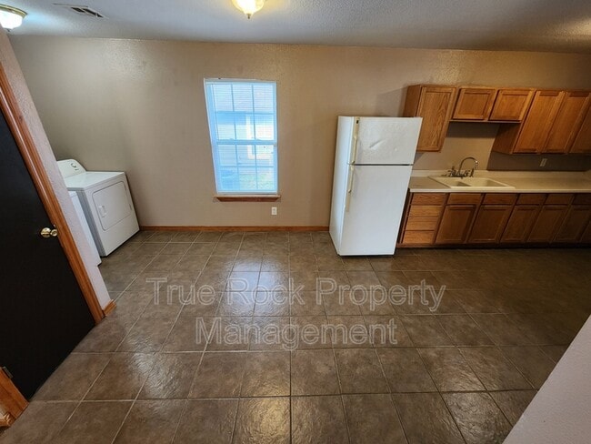 Photo - 218 E 14th St