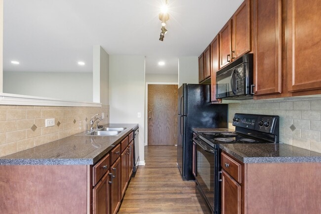 Photo - 6000 Oakwood Dr Unit 4H