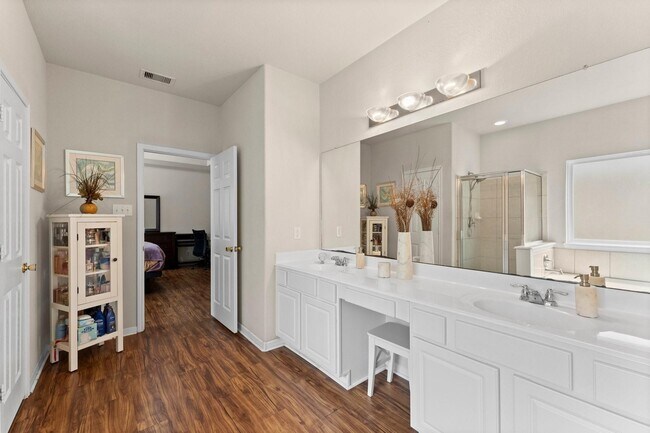 Building Photo - 914 Spring Heights Dr