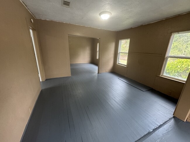 Photo - 1001 Lucas St