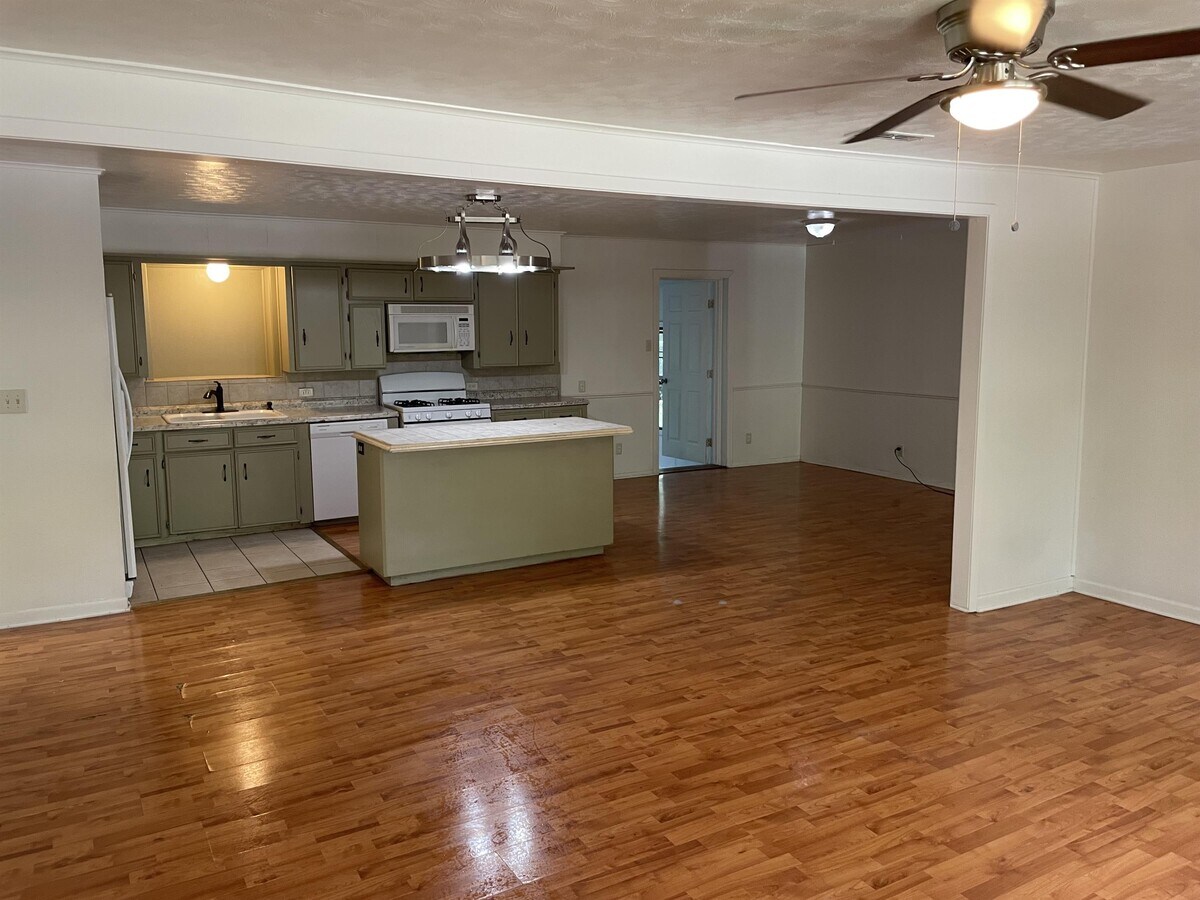 Photo - 1130 Tower St