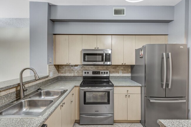 Photo - ** RESERVE AT NAPLES ** 3 BED / 2 BATH - TOP FLOOR CONDO - CENTRAL NAPLES - ANNUAL RENTAL