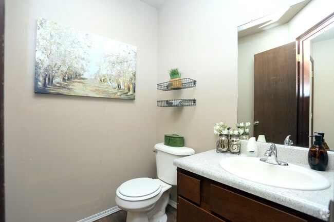 Casa adosada de 2 habitaciones - Medio baño en la planta baja