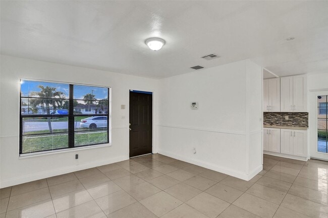 Photo - 1142 NW 43rd Ter