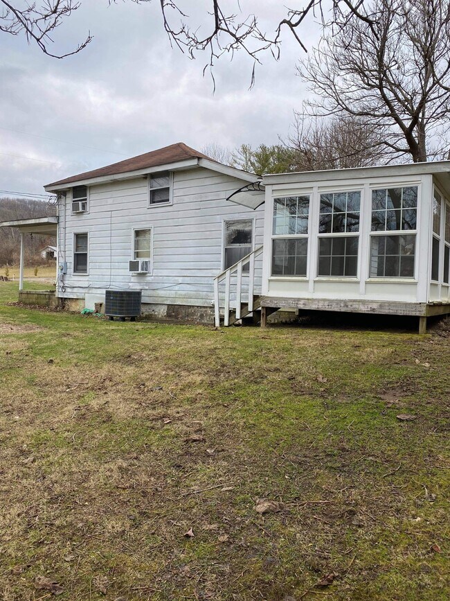 Side view. - 152 Madden Rd