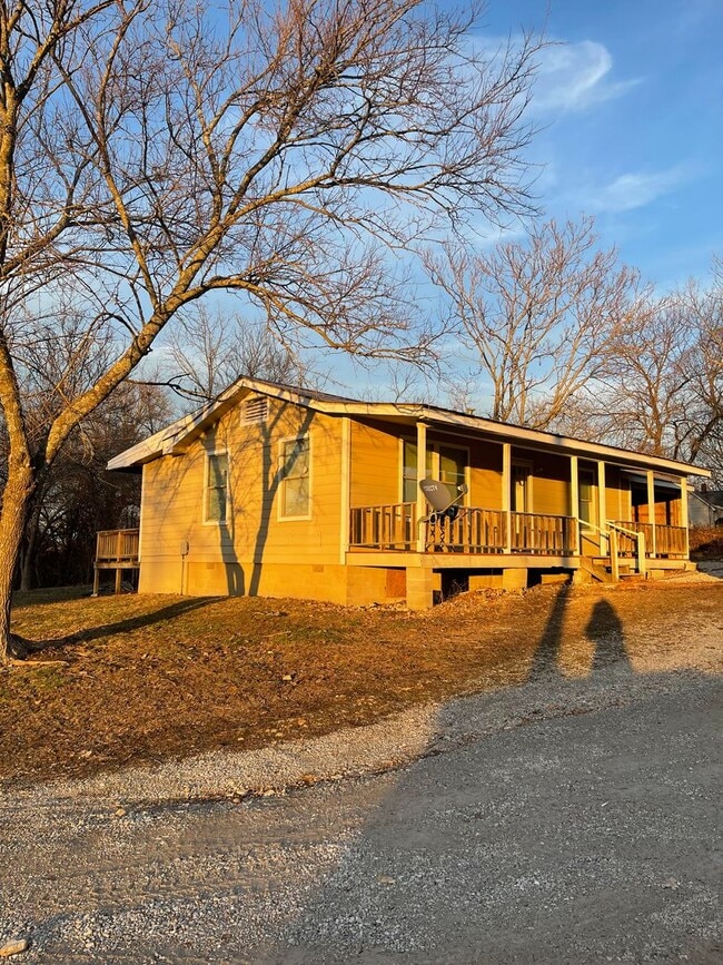 Building Photo - 2 Bed 1 bath - Cassville MO Unit 1