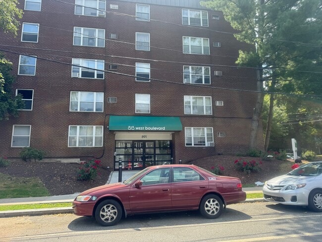 Building Photo - 891 West Blvd Unit 404 Rental