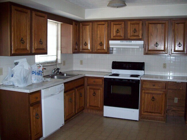 Photo - 101 Colonial Square