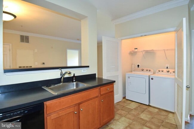 Photo - 4850 Eisenhower Ave