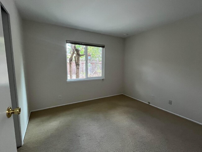 Photo - 519 Drucilla Dr