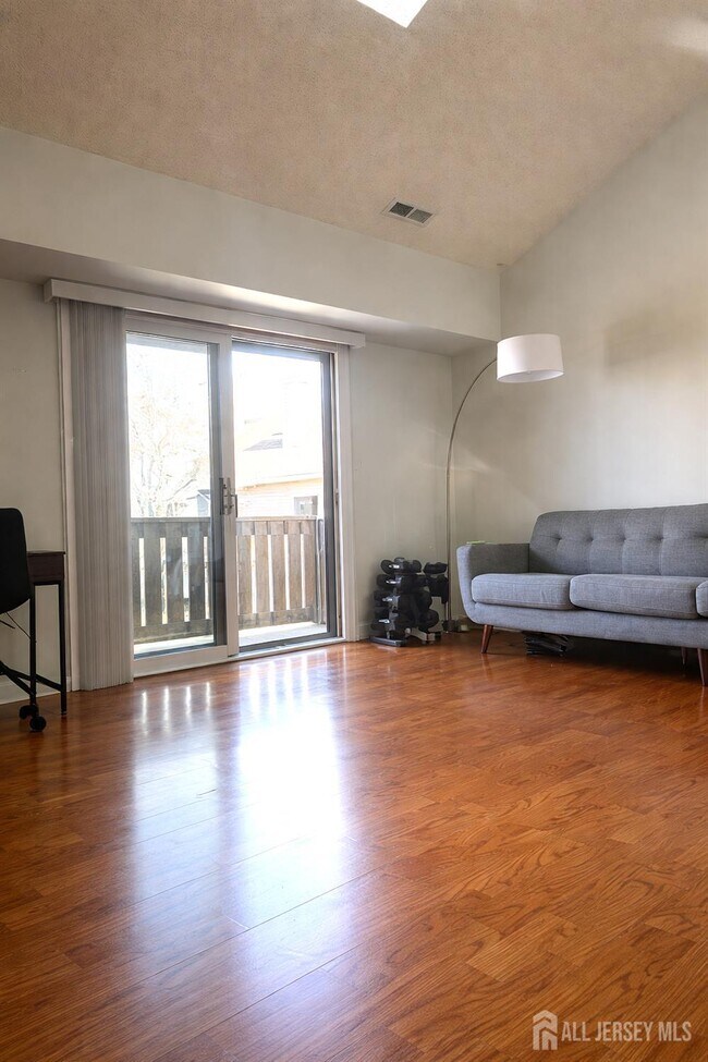 Photo - 4910 Ravens Crest Dr