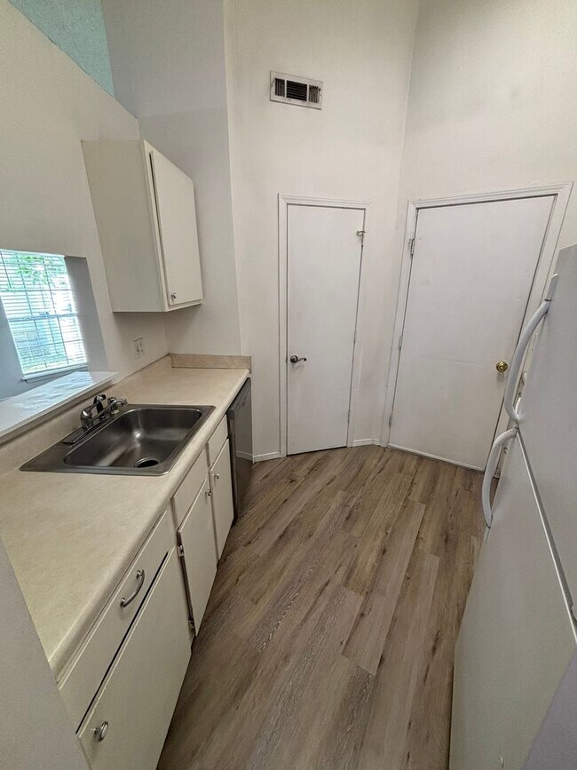 Photo - 2 Bedroom Duplex With NEW LVP Flooring In ...
