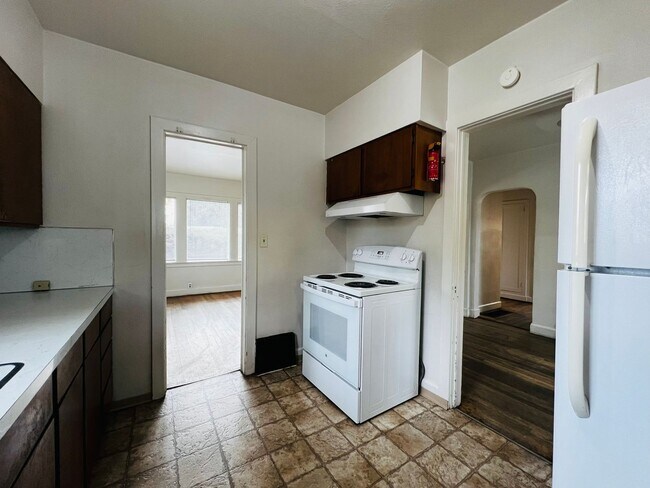 Photo - 1711 W Bell St